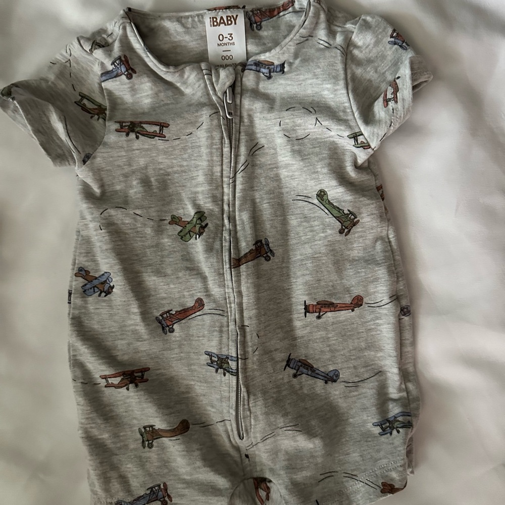 Assorted Baby Rompers and Outfits - Picture 2 of 8
